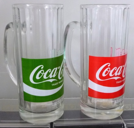 330127-2 € 15,00 coca cola glas Belgie set van 2 glazen met handvat.jpeg
